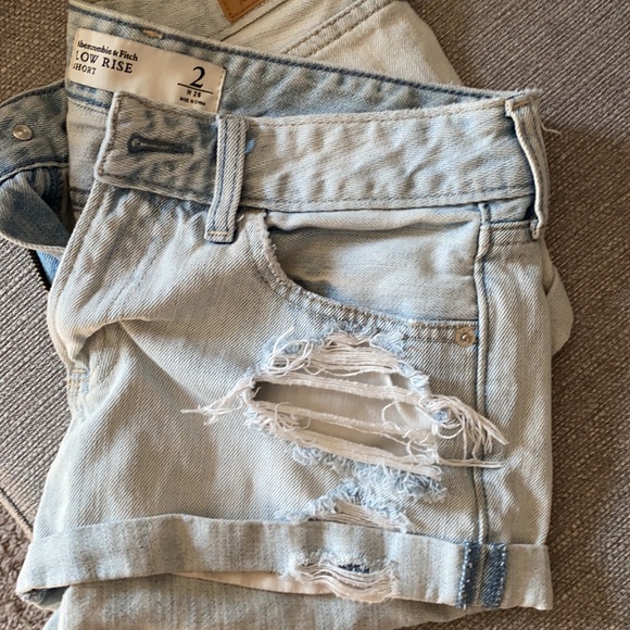 Abercrombie low rise distressed shorts - Picture 3 of 3